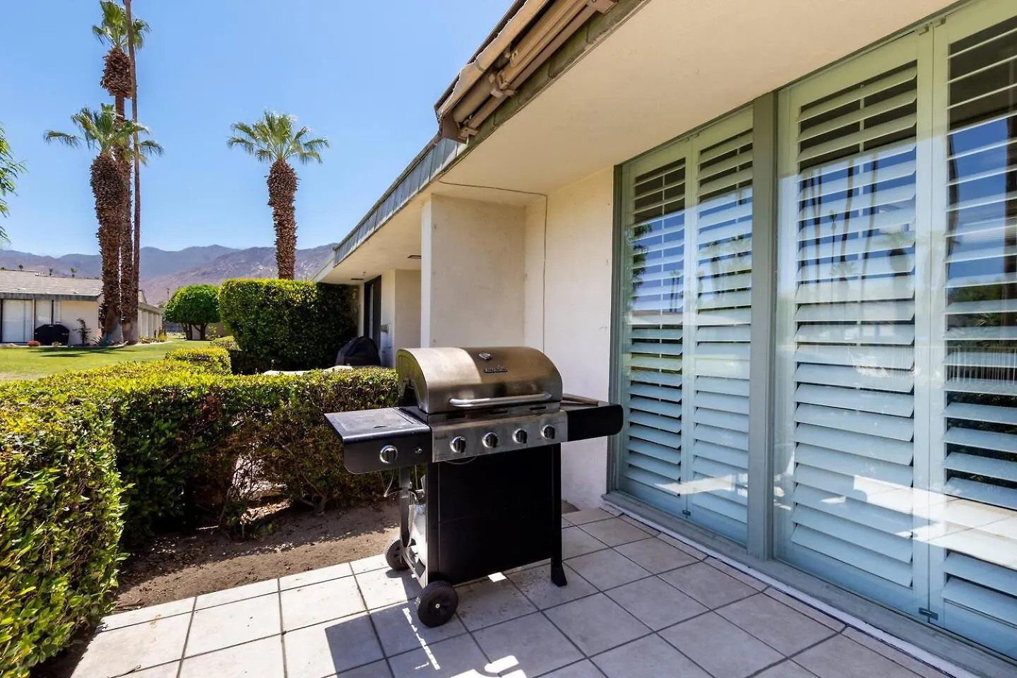 Sunny Palm Springs Getaway Villa